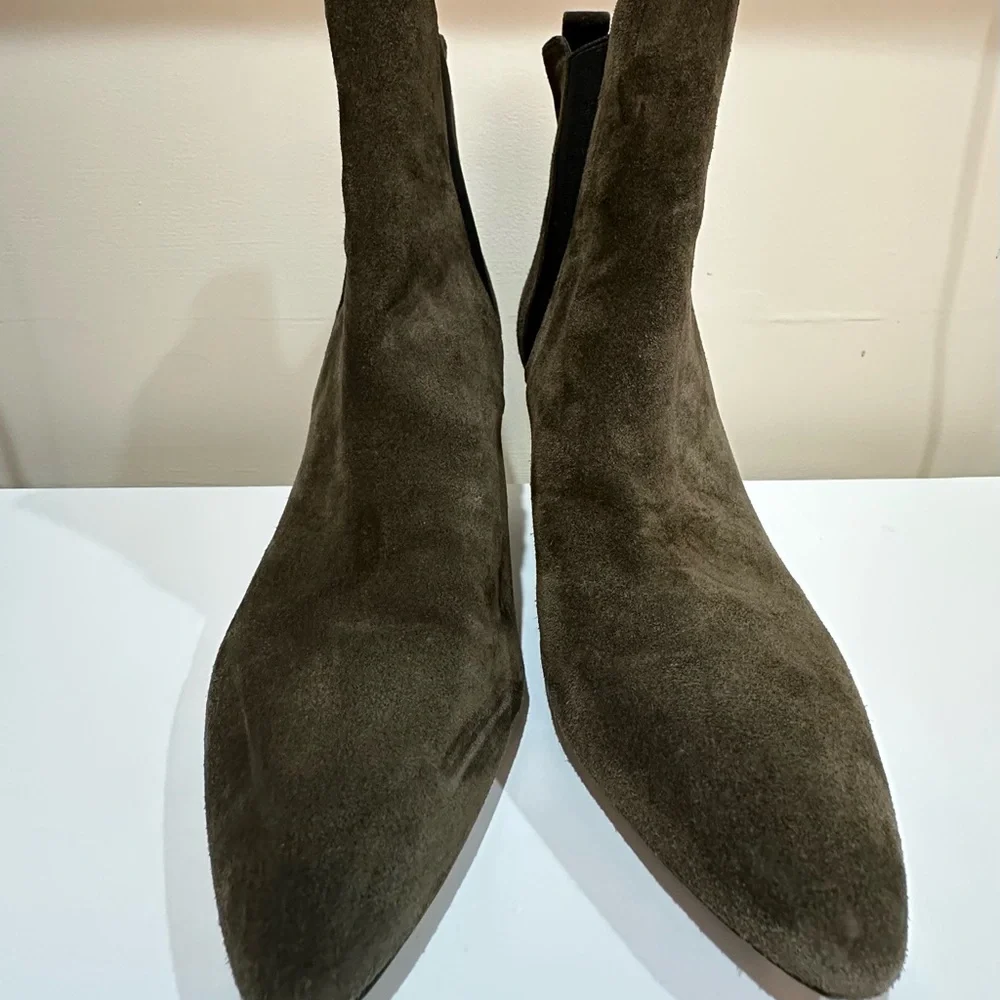 VERONICA BEARD “Baxter” Suede Boots Booties in Olive Khaki Women’s Size 8